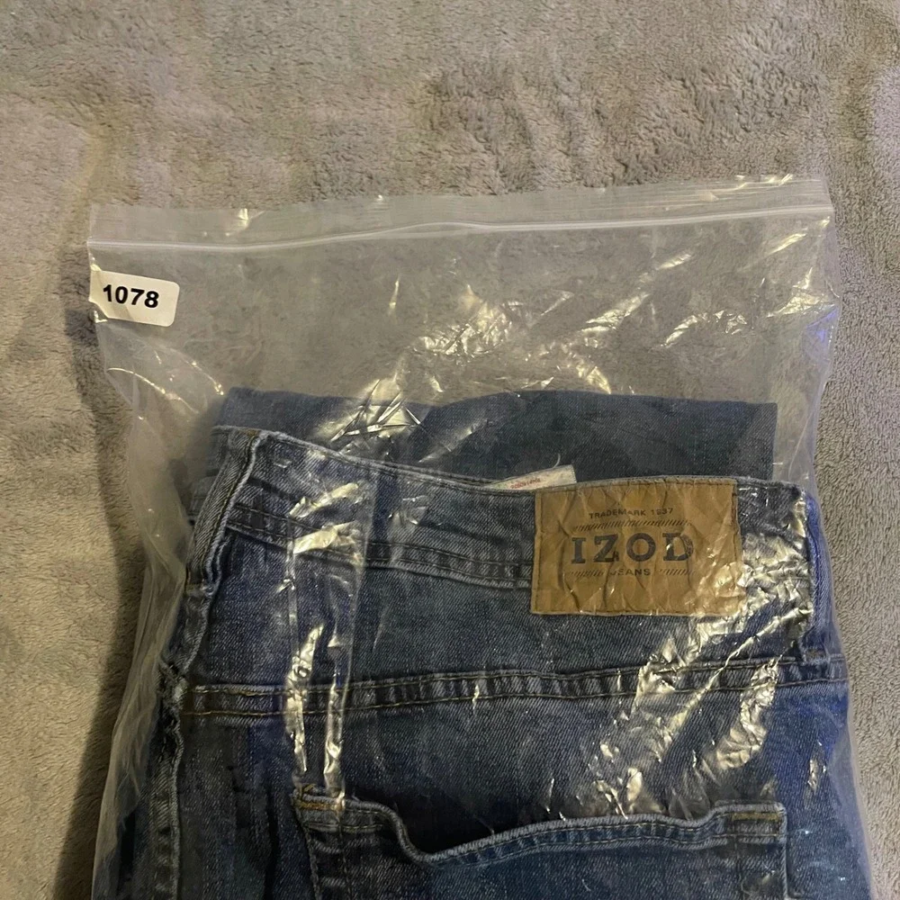 IZOD Jeans Mens 36x32 Blue Relaxed Fit Straight Leg Denim Stretch Medium Wash